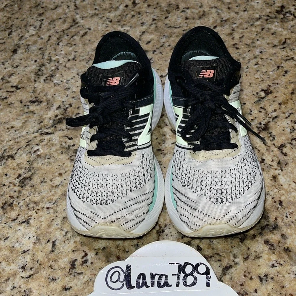 New Balance - Picture 1 of 8